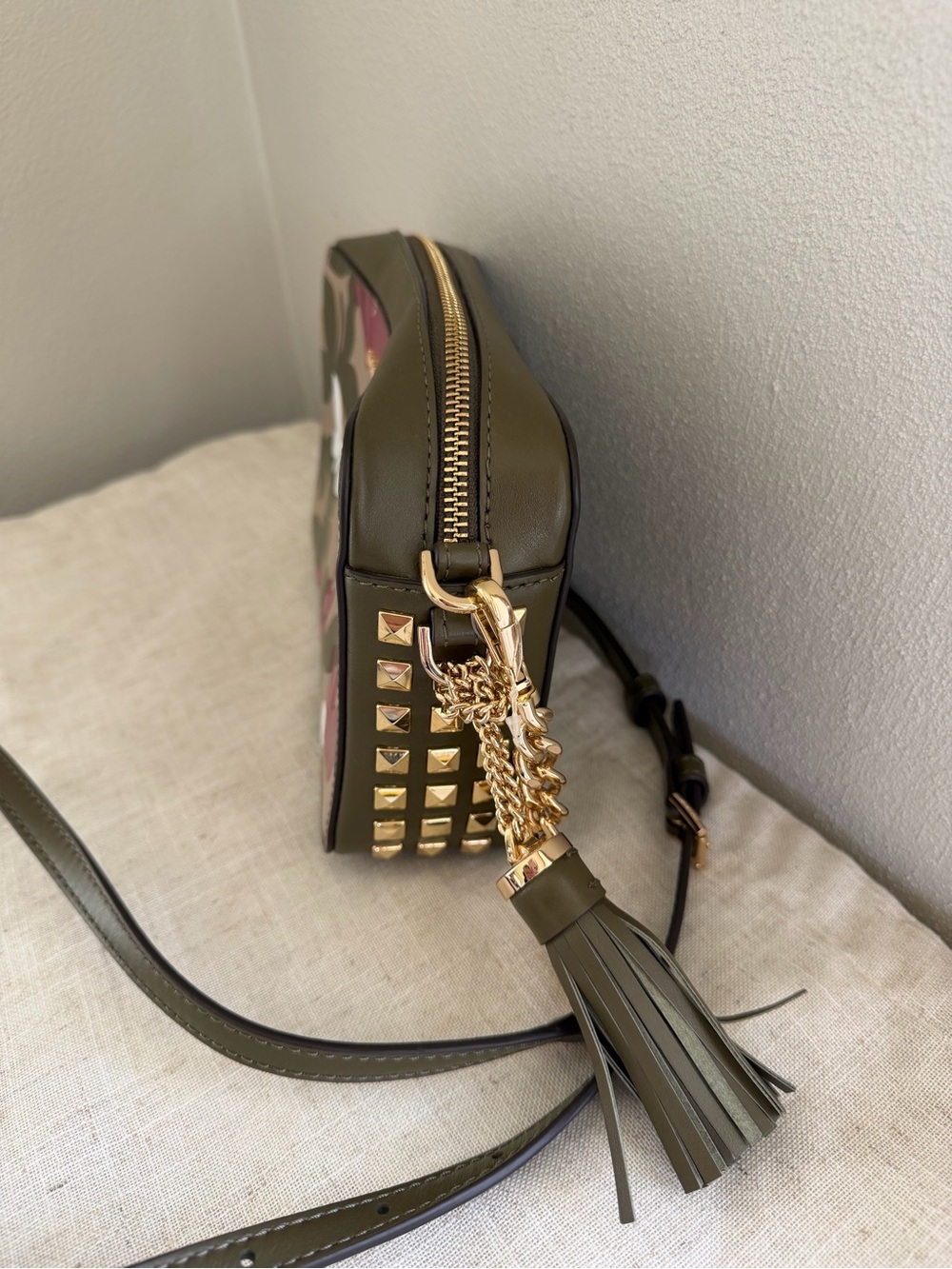 Michael Kors Ginny Medium Butterfly Camo Leather Crossbody Bag NWOT - Picture 5 of 13